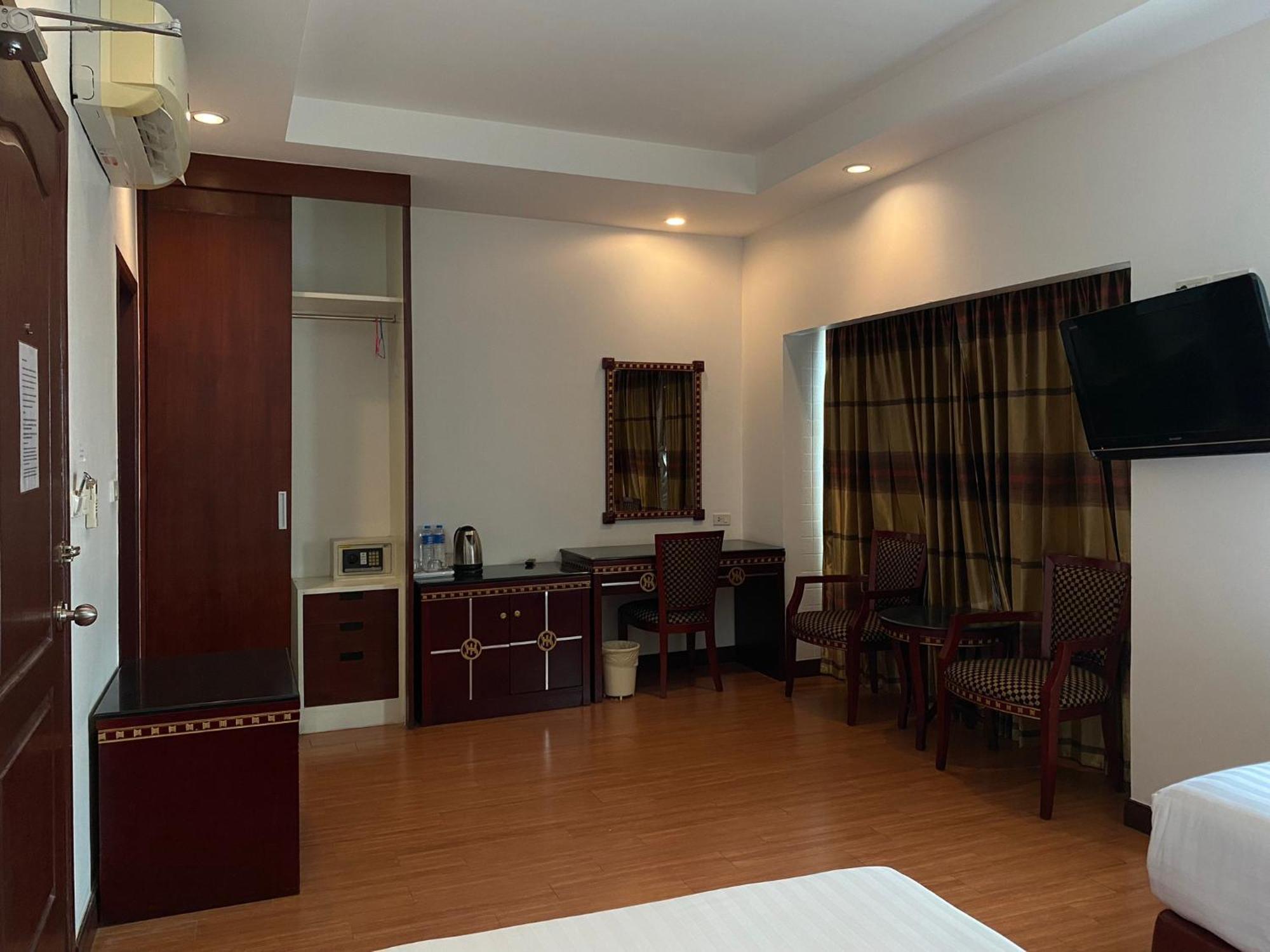 Jomtien Hisotel Экстерьер фото